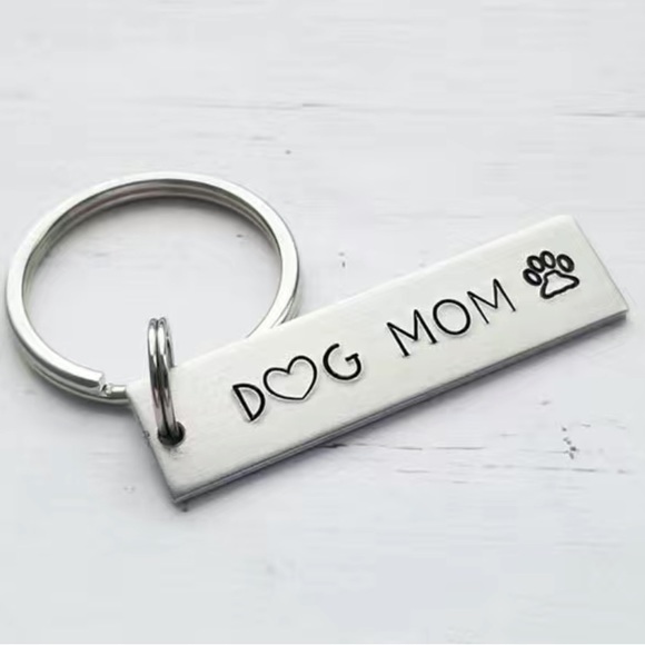 Dog Mom Keychain - Picture 1 of 3